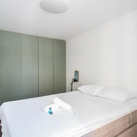 Charming Flat Close To Bastille Republique And Pere Lachaise - Welkeys * Paris