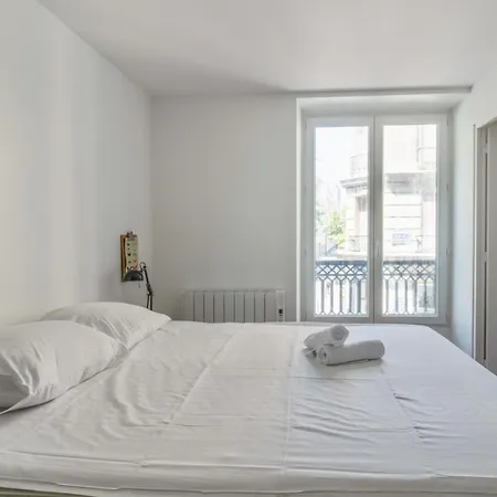 Charming Flat Close To Bastille Republique And Pere Lachaise - Welkeys *